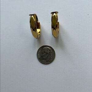 Vintage Trifari Gold tone faceted Hoop Clip On Earrings